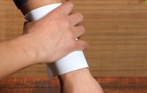 膏藥加工：來料加工好還是全包定制好？